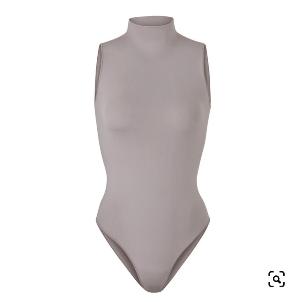 SKIMS. mock neck s/l. size S/M